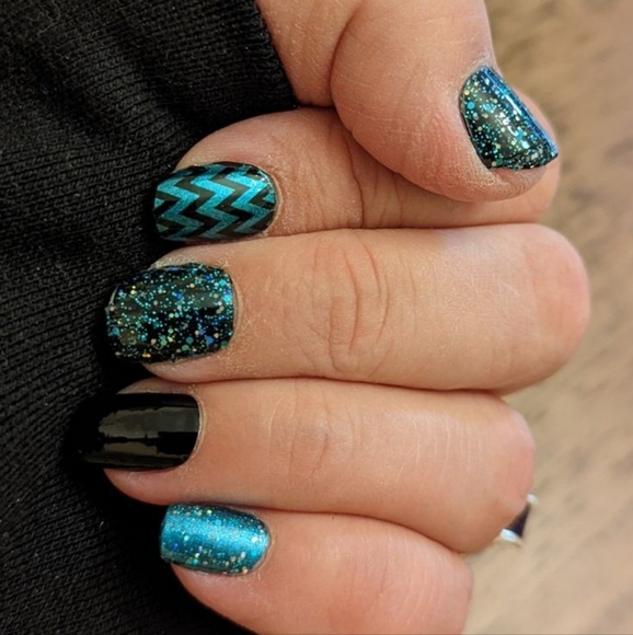 Color Street Nail Polish Strips in shade Space Case - Picture 4 of 6